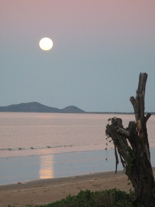 Full moon rising over Maggie at Saunders Beach